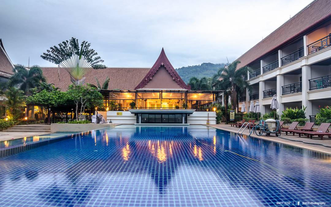 ที่พักบรรยากาศรีสอร์ทในป่าตอง Deevana Patong Resort & Spa