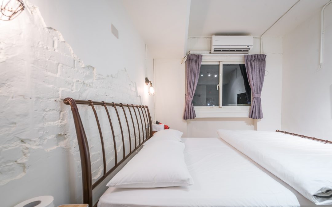 รีวิว Mr Lobster’s Secret Den design hostel ที่พักมีดีไซน์ใกล้สถานีรถไฟไทเป